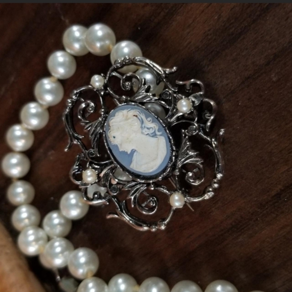 Vintage Silver Tone And Light Blue Cameo Brooche - Picture 3 of 3